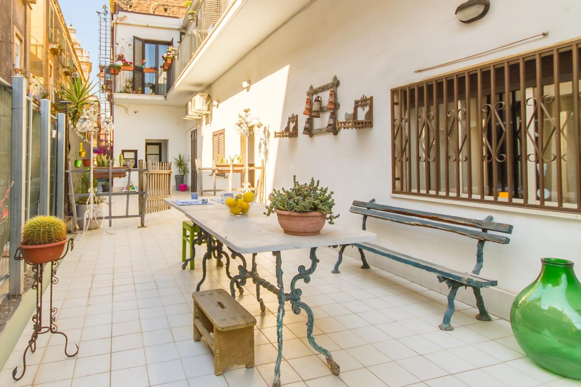 Artè House in the historical Catania - Happy Rentals Extérieur photo